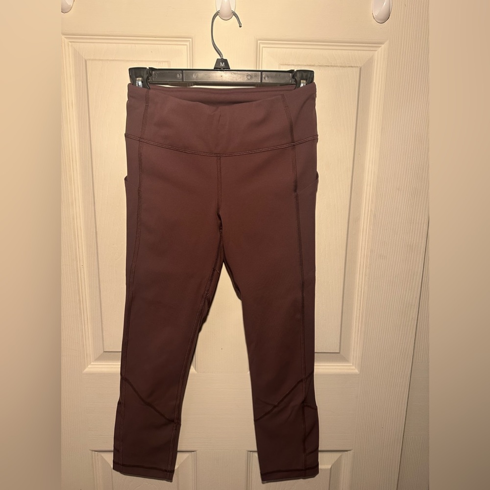EUC lululemon crop leggings